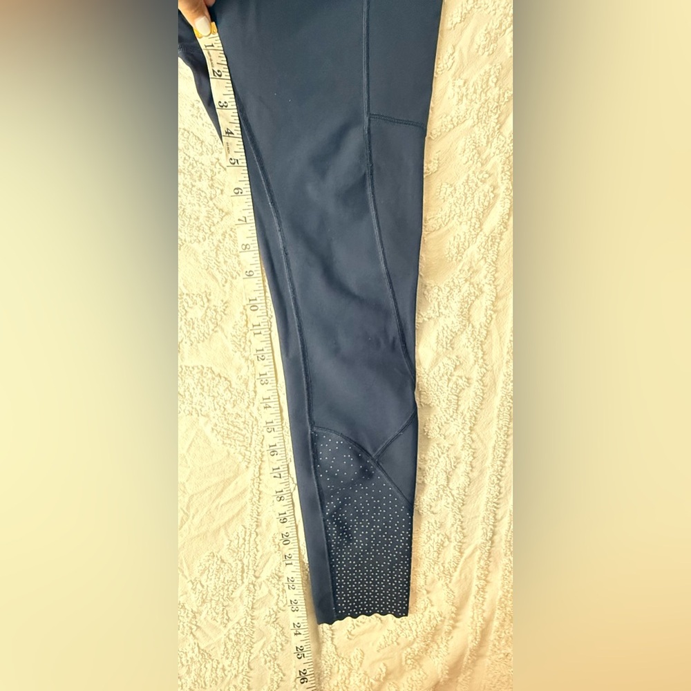 Lululemon Tight Stuff Tight II 25" in Navy , Size 6 - Picture 7 of 11